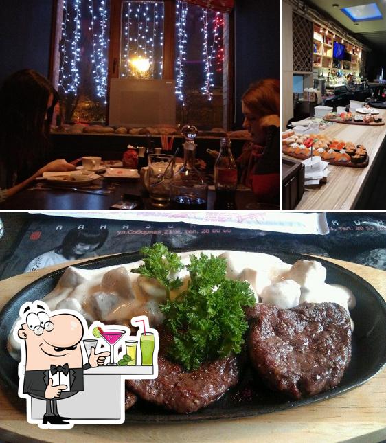 Это снимок, где изображены барная стойка и мясные блюда в Сеул