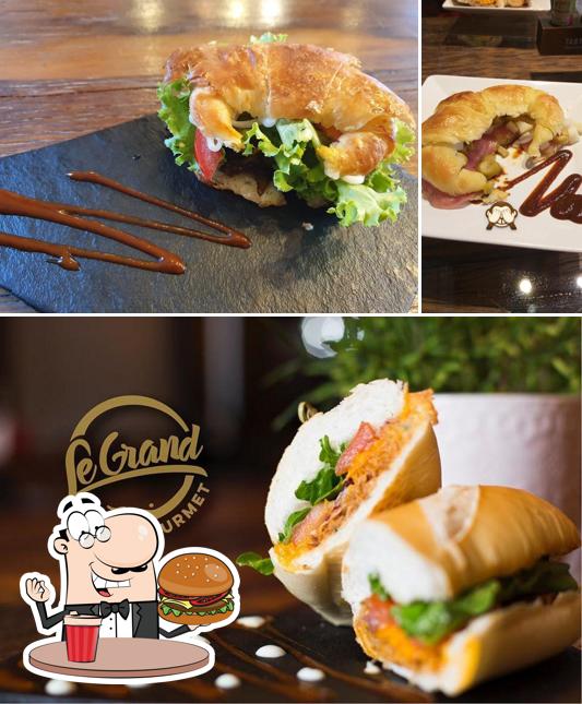 Os hambúrgueres do Le Grand Café Gourmet irão saciar uma variedade de gostos