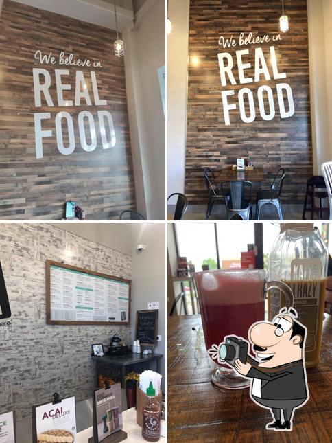 Взгляните на снимок паба и бара "Kale Me Crazy Wilmington Health Food Restaurant Cafe"