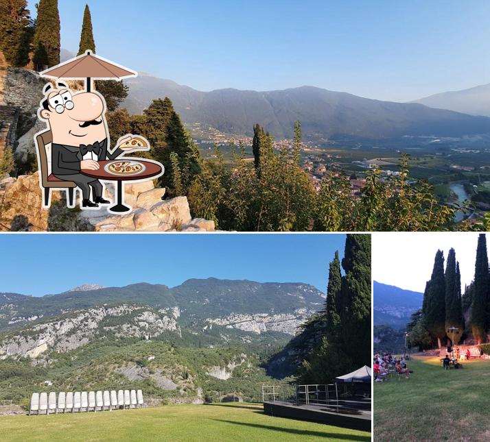 Bar al castello si caratterizza per la esterno e cibo