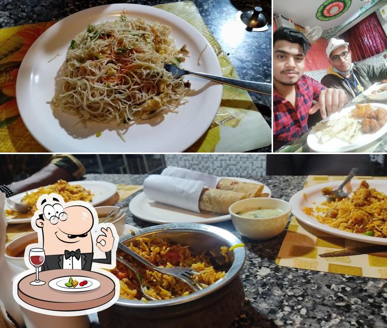 The picture of Hot pot’s food and interior