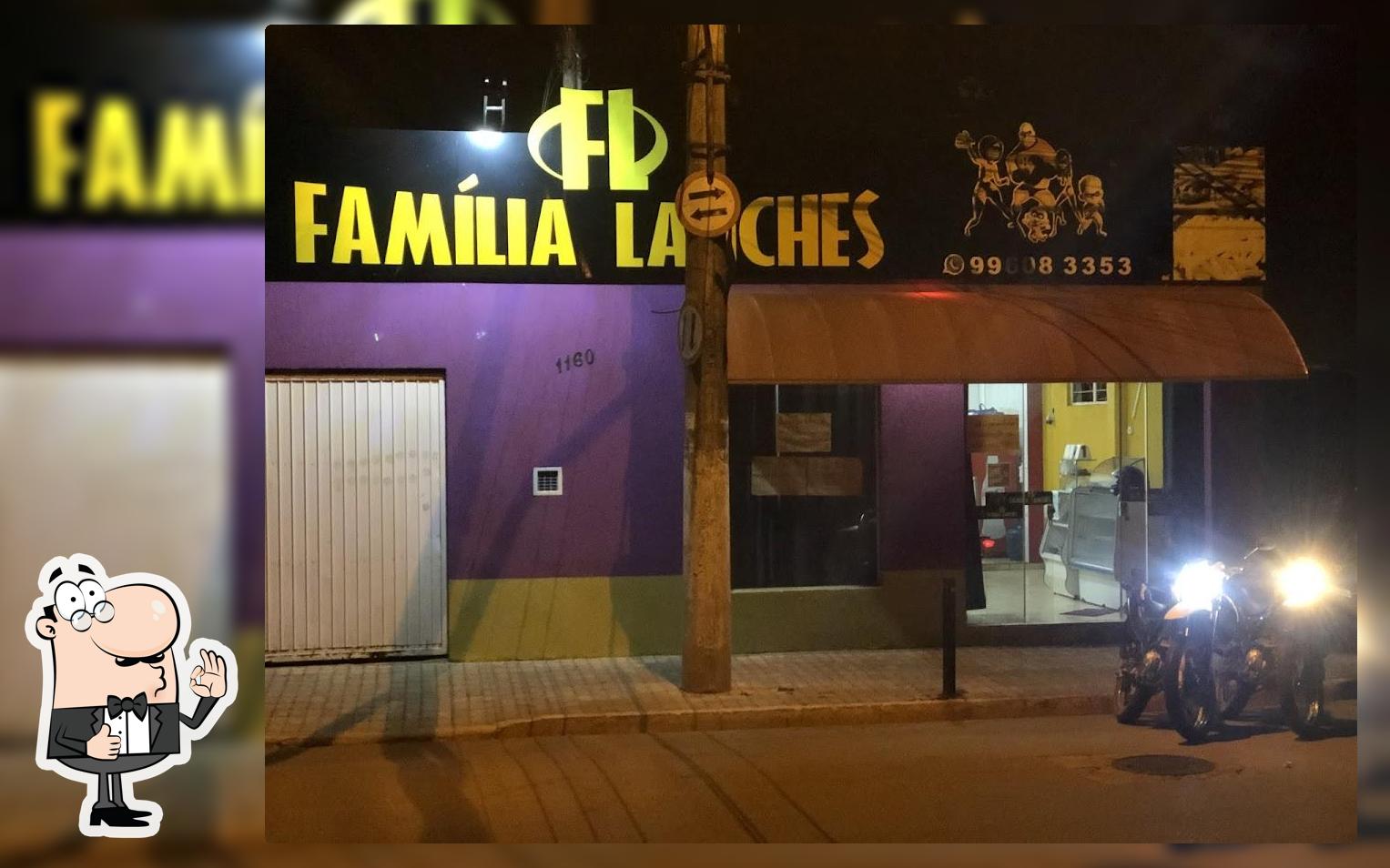 FAMÍLIA LANCHES