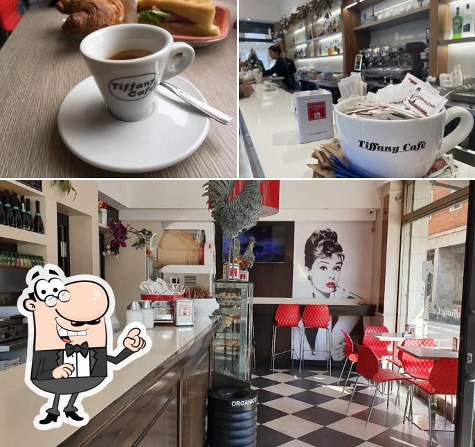 Questa è la immagine che raffigura la interni e cittadini di Tiffany Cafè