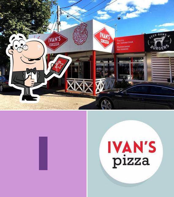 Regarder cette photo de Ivan's Pizza