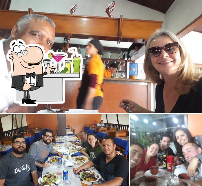 A imagem do Restaurante Rancho Mineiro’s balcão de bar e comida