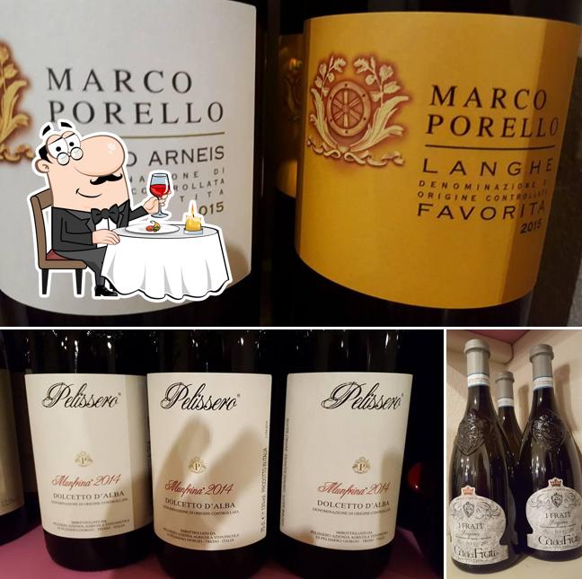 Prova il vino di Vicolo Corto Piccola Ristorazione