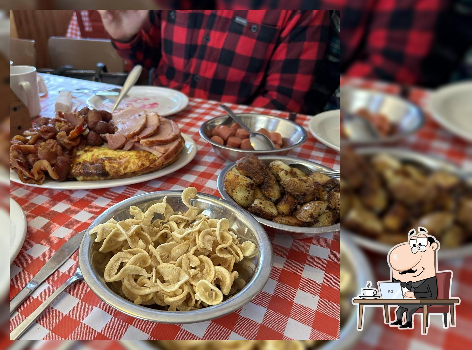 Cabane A Sucre Au Milieu Des Champs