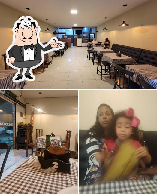 Veja imagens do interior do Pizzaria Flamboyant