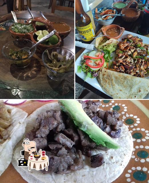 Еда в "Tacos Kukulcan"