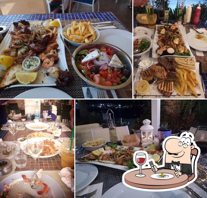 Platos en Karousos Beach Restaurant
