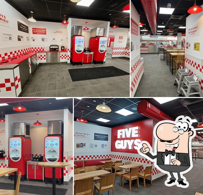 Gli interni di Five Guys Corso Buenos Aires