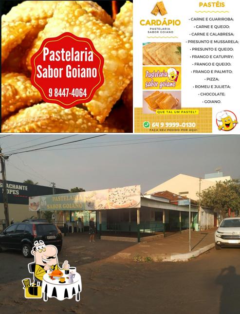 Entre diferentes coisas, comida e exterior podem ser encontrados no Pastelaria Sabor Goiano