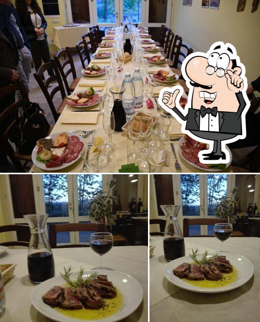 Guarda la immagine che presenta la interni e tavolo da pranzo di Agriturismo "Il Sambuco"