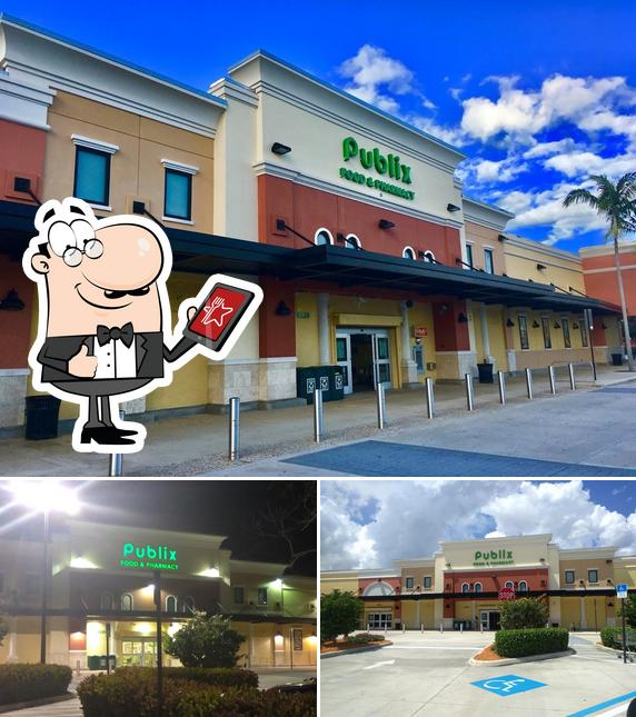 The exterior of Publix Super Market at The Delray Marketplace