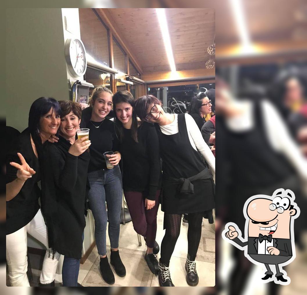 Bar Donnas / Market Vallet