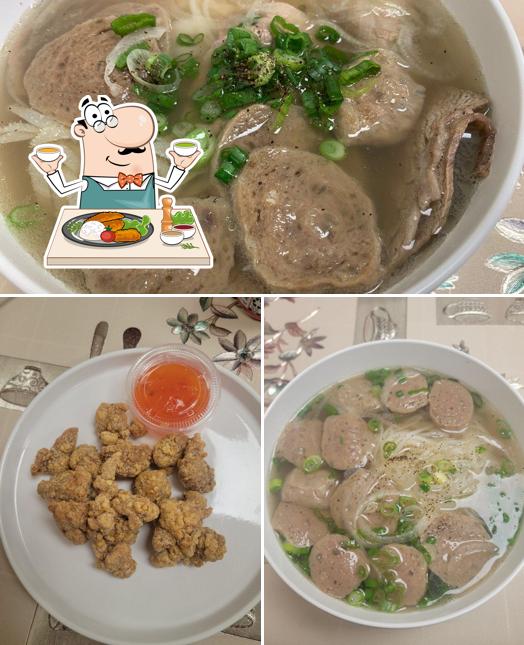 Еда в "Phở W’ Me"