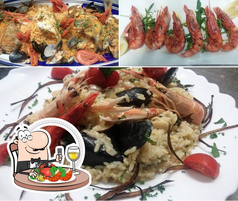 Prenditi tra i vari prodotti di cucina di mare offerti a Ristorante Sapori Mediterranei