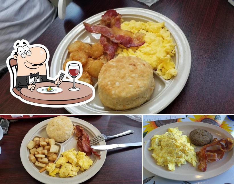 Food at Tudor's Biscuit World