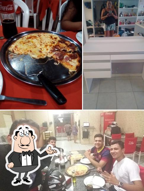 Sente em uma das mesas no Ciço 'Burguers'