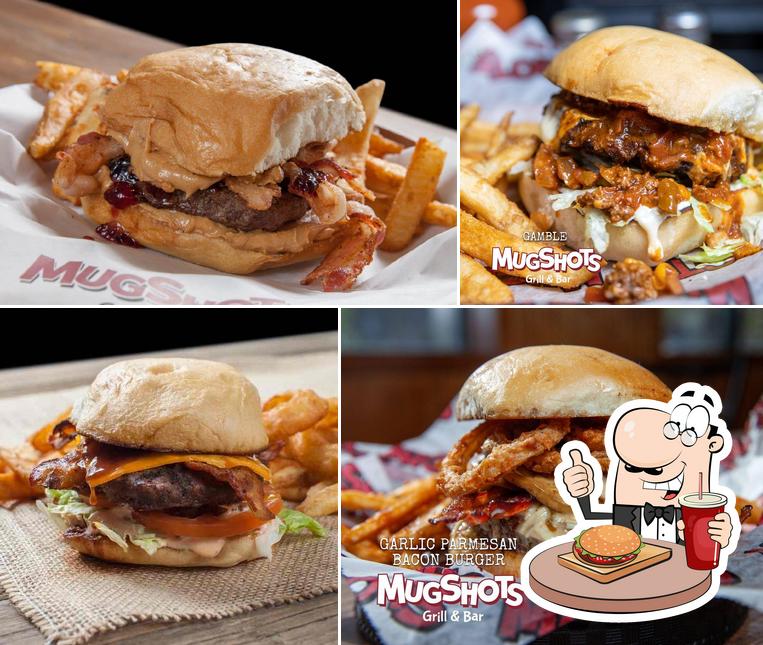 Попробуйте гамбургеры в "Mugshots Grill and Bar - Tupelo, MS"
