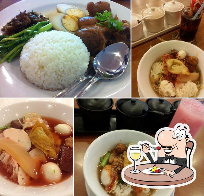 แดง-ดำ restaurant, Pattaya City, The Avenue Pattaya