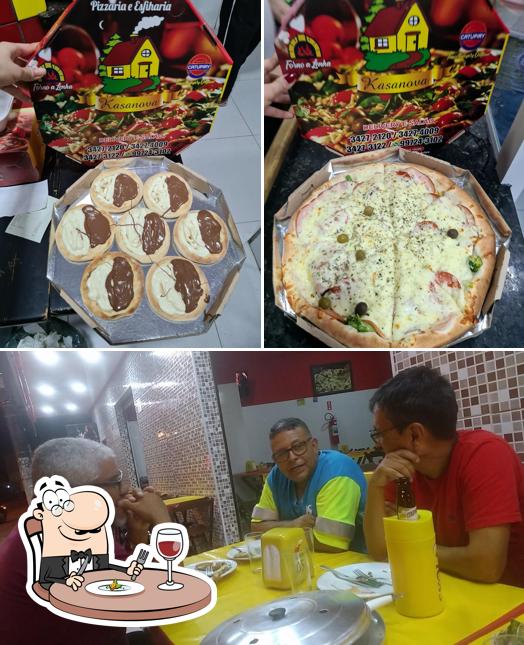 Confira a ilustração apresentando comida e interior a Pizzaria e esfiharia kasanova ltda