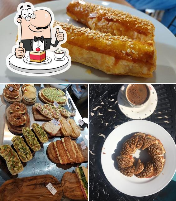 bakedd artisan bakery and cafe te ofrece gran variedad de postres