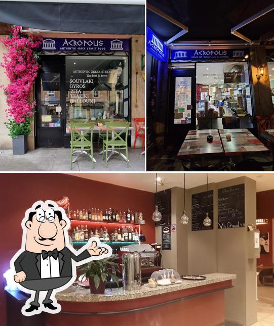 Gli interni di Acropolis streetfood