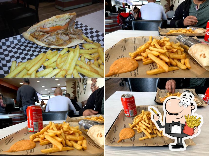 A Aux 4 Freres vous pouvez essayer des frites, des pommes frites