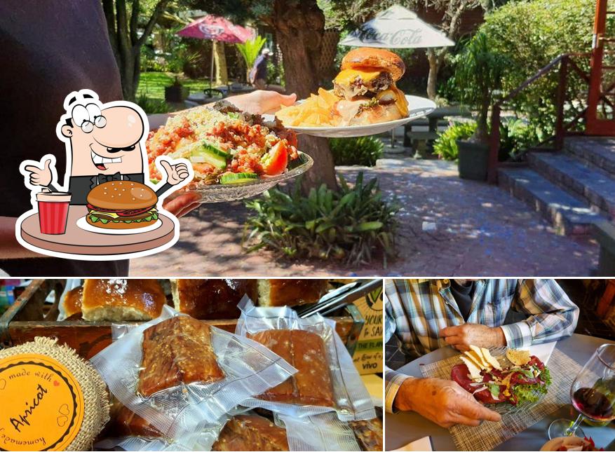 Essayez un hamburger à Elephant Walk Restaurant & Chalets