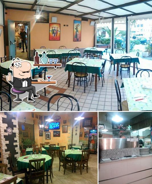 La foto di interni e esterno da Pizzeria Road King