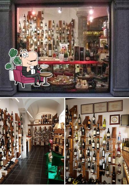 Gli interni di Enoteca Lombardi