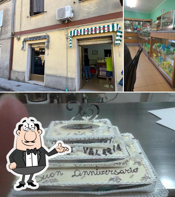 Guarda la immagine che raffigura la interni e torta di Pasticceria Caffetteria Il Pioppo