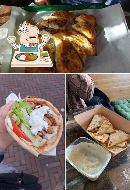 Essen im Olympos Greek Sandwiches and Delicacies