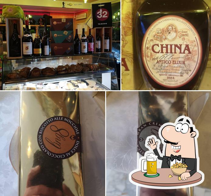 Puoi ordinare un rinfrescante bicchiere di birra chiara o scura