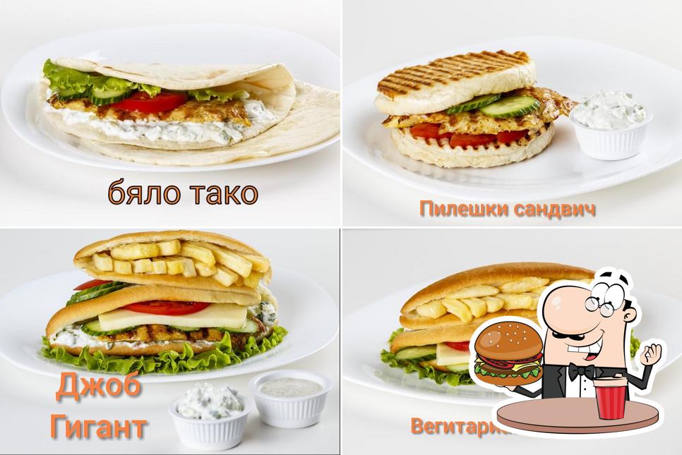 Prenez un hamburger à АМ-АМ Закусвалня