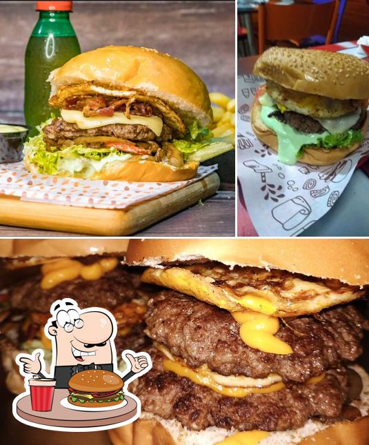 Experimente um hambúrguer no Marvel Burguer Delivery