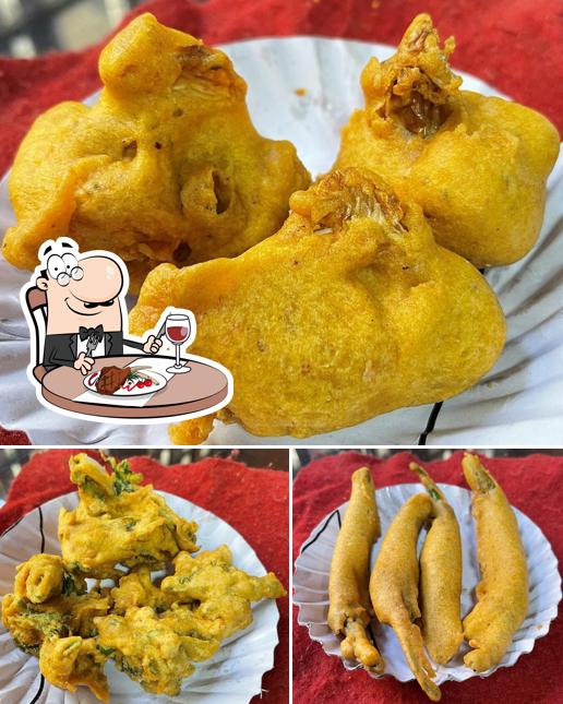 Get meat meals at Sachdeva Snacks Corner (Sardar Ji Pakode Wale)