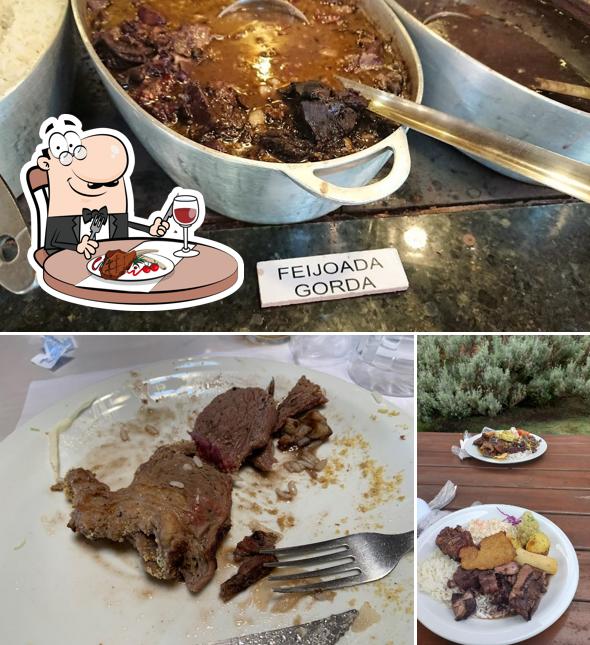Escolha pratos de carne no Chácara e Restaurante Pedra Chata Ecológico
