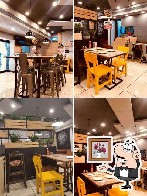 Pizza Hut CST, Mumbai