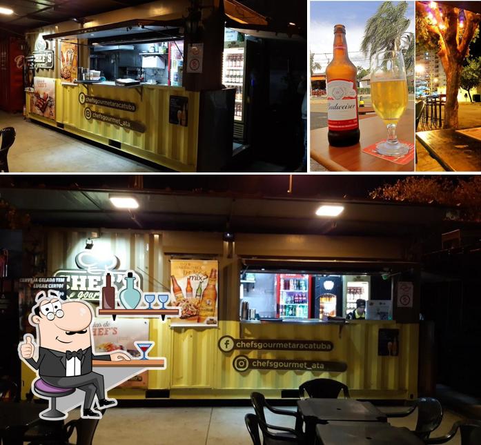 A ilustração do Restaurante Chef's Gourmet’s interior e cerveja