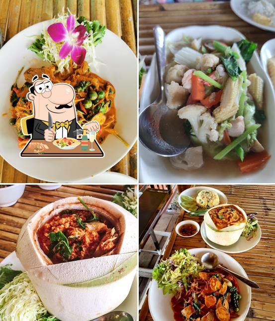 Meals at ร้านอาหาร ณ ชมทุ่ง ริมคลอง