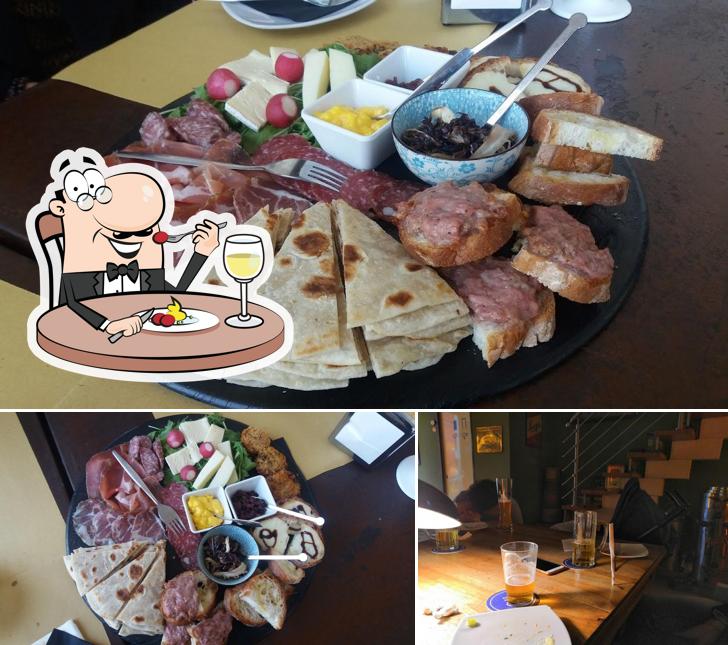 Dai un’occhiata alla immagine che mostra la cibo e tavolo da pranzo di Macondo