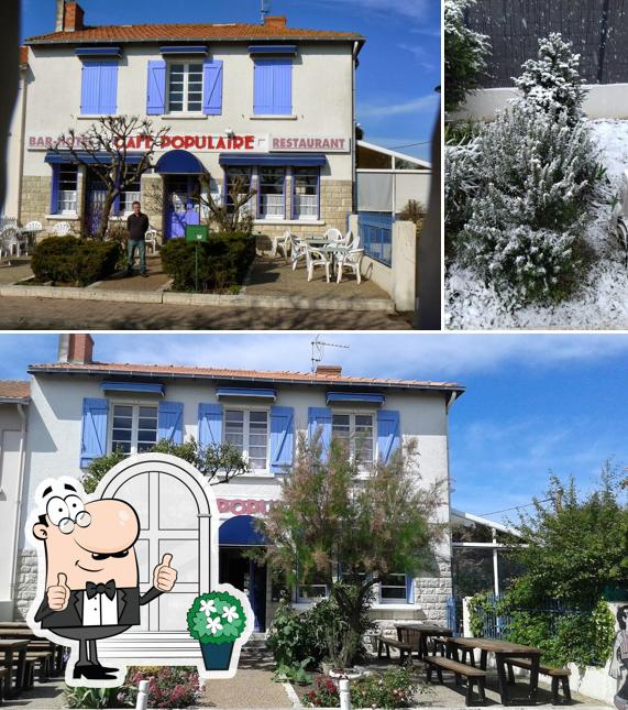 Profitez de la vue de l'espace ouvert de Café Populaire La Rochelle