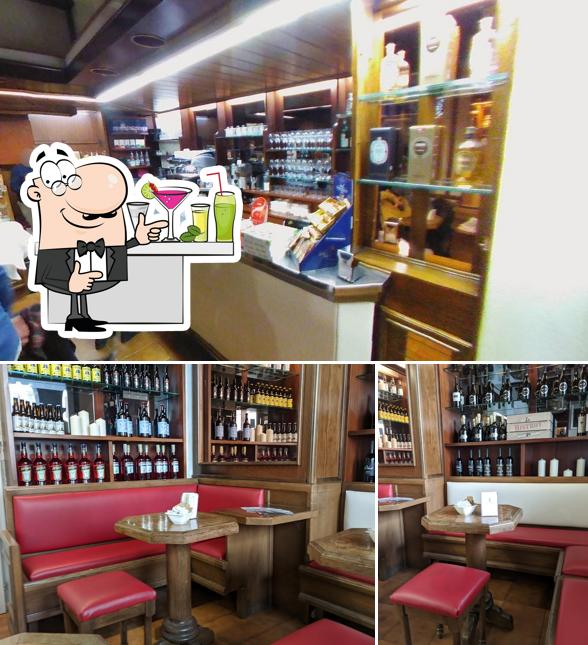 La comptoir de bar et vin du restaurant