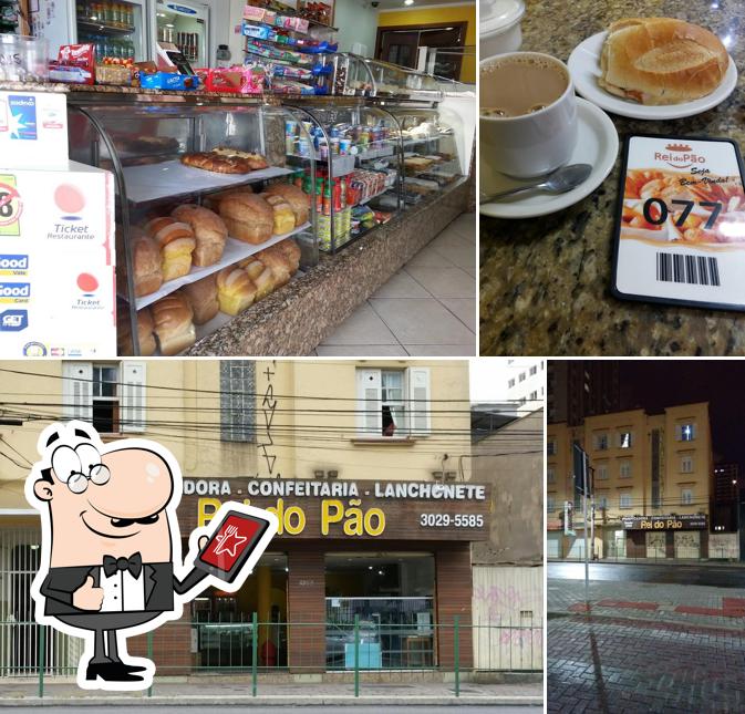 Entre diferentes coisas, exterior e comida podem ser encontrados no Rei do Pão