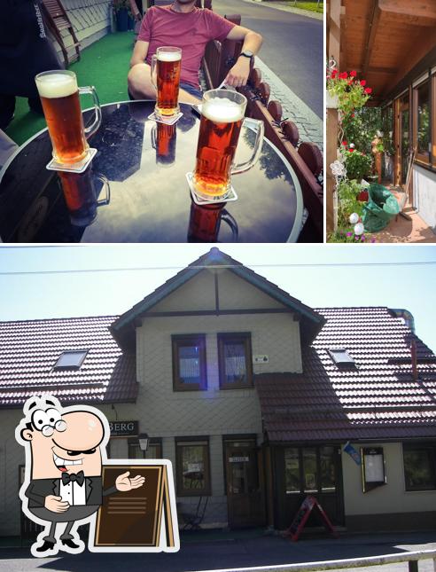 Sehen Sie das Bild von außen und bier bei Gasthaus & Pension "Haus am Berg" - Tatjana Kirchner an