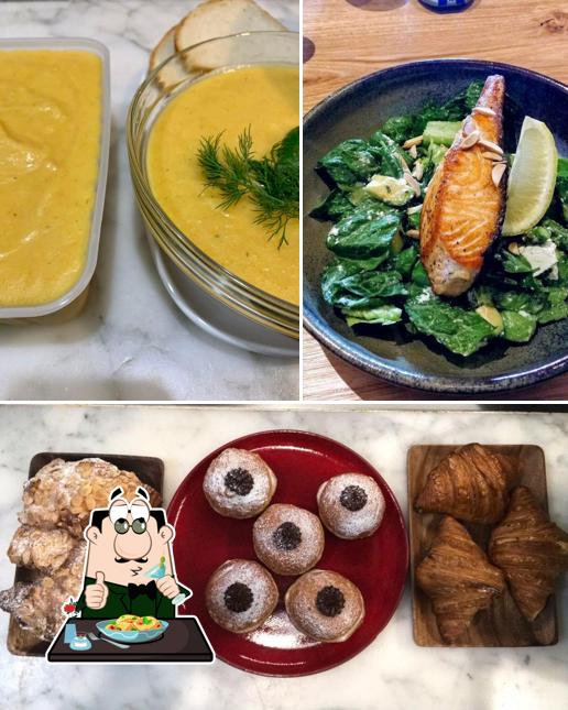 Blue Dog Café. in Park Orchards Restaurant menu and reviews
