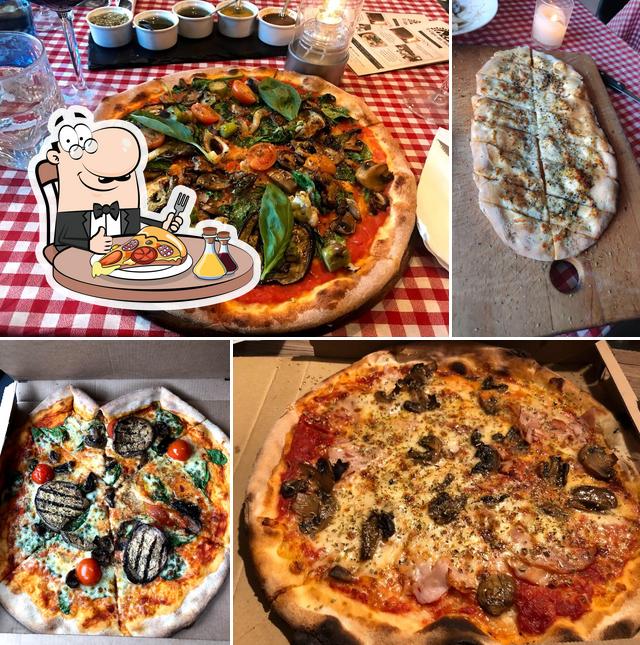 Pick pizza at Il Capo Del Forno