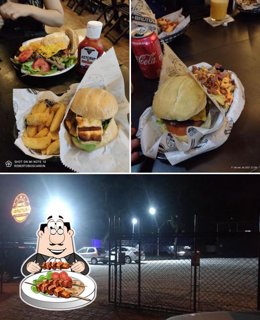 A imagem da comida e exterior no Brutus Burger Grill - Portão